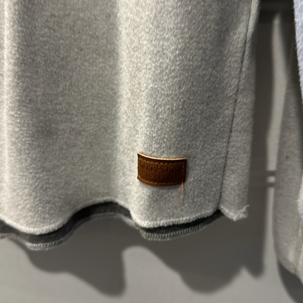 Men’s Outpost half zip pullover. Purchased from Buckle. Size Large/ light grey. - Picture 3 of 3